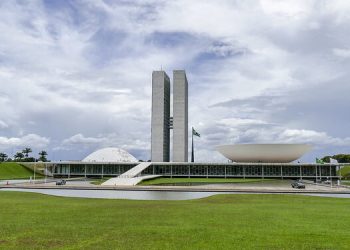 Oposição inclui na LDO proibição de gastos do Governo Lula com aborto, mudança de sexo e invasão de terras
