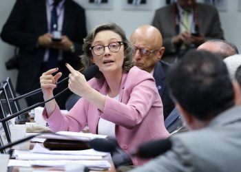 Juiz processa mais de 160 pelo uso da hashtag