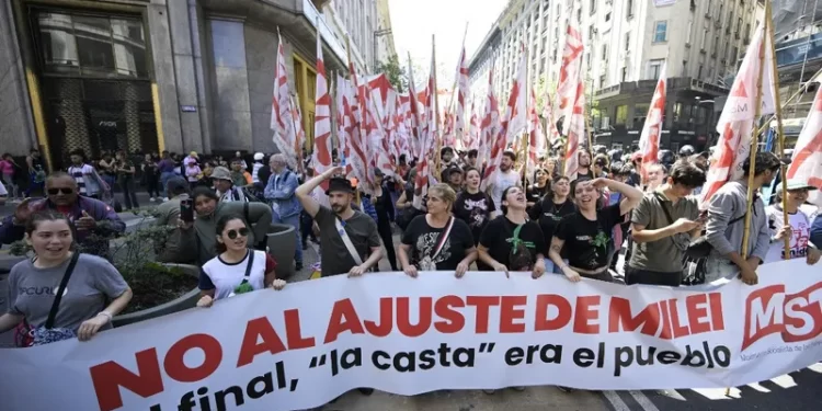 Milei enfrenta 1ª paralisação sindicalista na Argentina