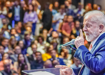 Após pressão, governo federal suspende reoneração da folha