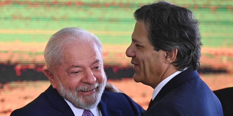 Receita Federal diz que imposto cobrado de super-ricos e paraísos fiscais rendeu R$ 4,1 bi