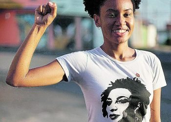 Após festa polêmica com nudez, vereadora do PT pede licença