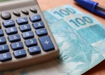 Governo quer implementar ‘imposto do pecado’ em carro, refrigerante, petróleo e minério