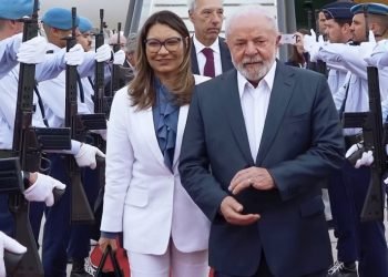 Governo impõe sigilo sobre lista de passageiros de voo de Lula que fez parada de 10 minutos