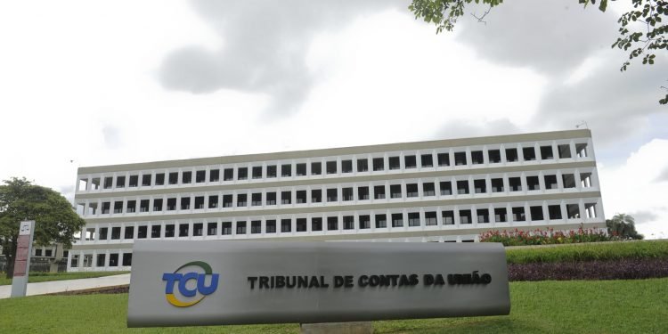 TCU identifica irregularidades em contratos da Eletrobras