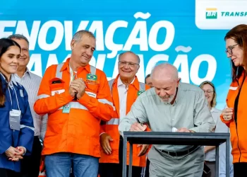 Lula desafia previsões de economistas: “Não acreditem nessa bobagem da macroeconomia”