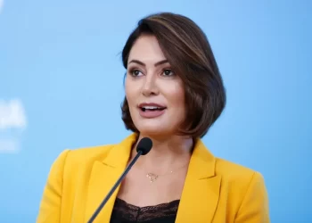 Michelle Bolsonaro comenta delação de Mauro Cid