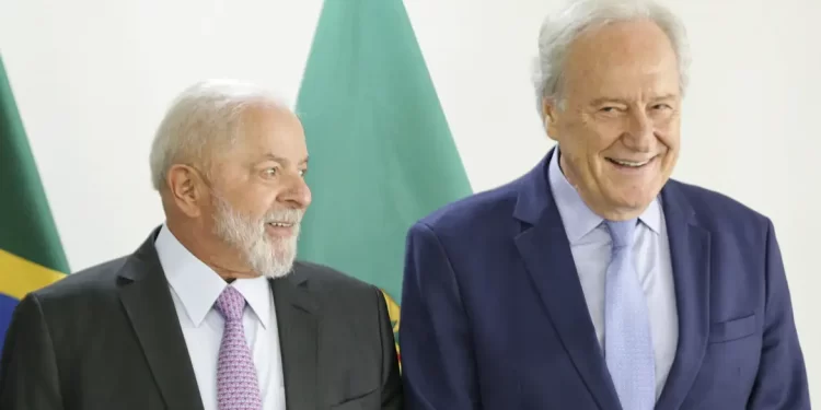 100 anos: Ricardo Lewandowski põe sigilo em cartão de vacina