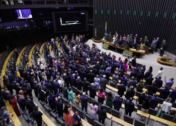 Com corte no Bolsa Família, Congresso aprova Orçamento de 2025 após três meses de atraso