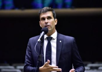 Deputado Luiz Lima questiona gastos da comitiva de Lula ao Japão e ironiza luxo presidencial