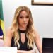 Erika recebe visto masculino para EUA e chama Trump de “doente”