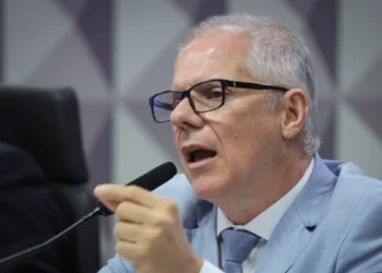 Ex-presidente do INSS preso permitiu R$ 2 bilhões em descontos após revelação da farra