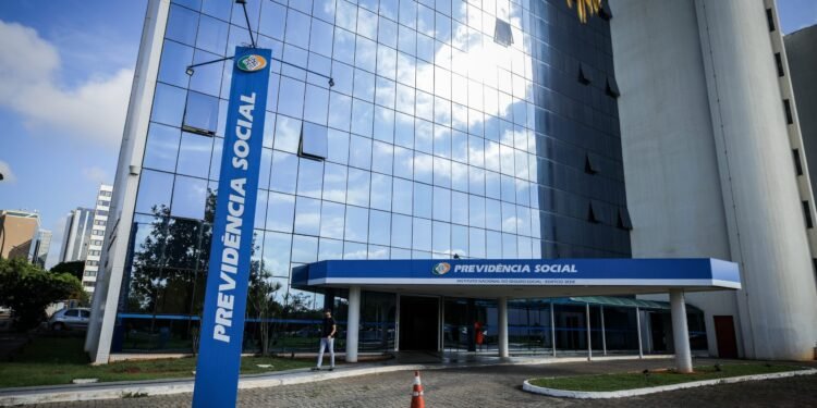 Consignados dobram no INSS e somam R$ 466 bilhões em meio a fraudes