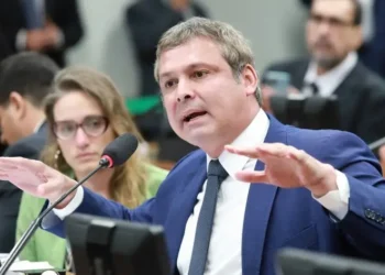 Lindbergh classifica ações de Hugo Motta como “imaturas”