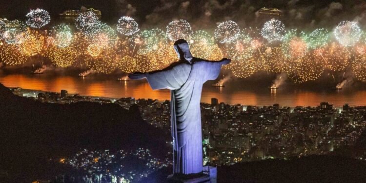 Rio se prepara para receber quase 800 mil turistas na virada do ano