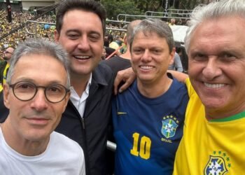 Governadores de direita se dividem sobre pré-candidatura de Flávio Bolsonaro