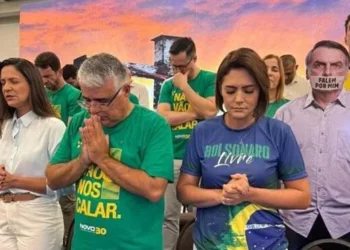 Michelle critica aliança do PL com Ciro Gomes e apoia Girão no CE