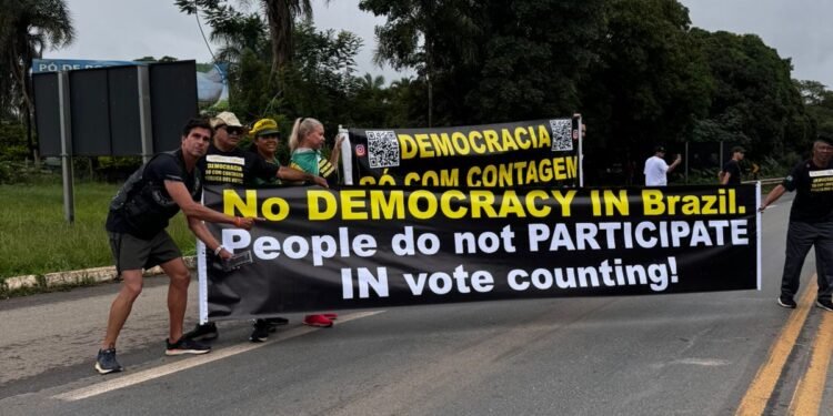 Quarto dia de desafios: Deputado Luiz Lima enfrenta chuva e estrada e registra cada momento da Caminhada liderada por Nikolas Ferreira