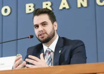 PF prende Filipe Martins, ex-assessor de Bolsonaro, a pedido de Moraes