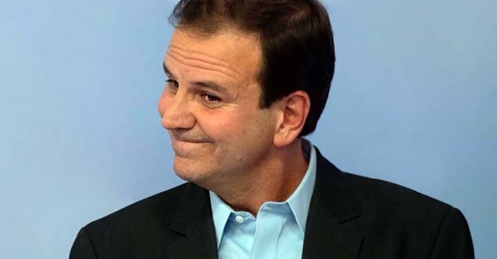 EDUARDO PAES FAZ ENQUETE PARA PÚBLICO SOBRE MEGA SHOW EM COPACABANA EM MAIO