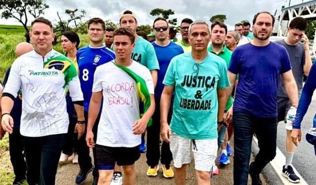 Parlamentares se unem a Nikolas Ferreira em caminhada pela liberdade
