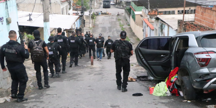 Castro afirma que “não há espaço para romantizar o crime” em meio a nova fase de operação no RJ