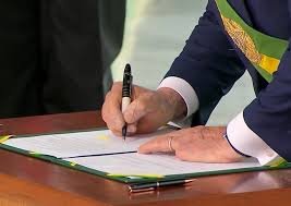 Lula assina veto integral ao PL da Dosimetria