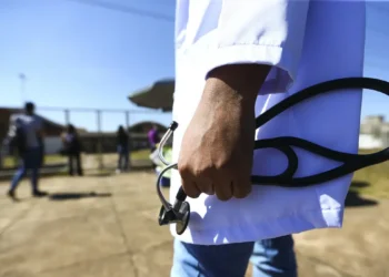 Resultado do Enamed 2025 evidencia fragilidades na formação médica no Brasil e acende alerta sobre qualidade dos cursos