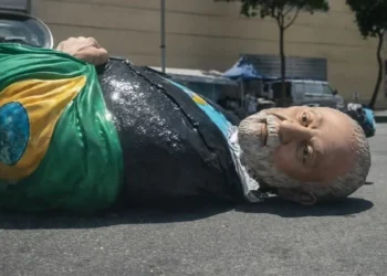 Escola que homenageou Lula, Acadêmicos de Niterói é rebaixada no carnaval carioca