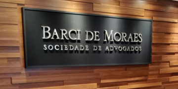 Escritório ligado à esposa de Moraes anuncia ação contra senador Alessandro Vieira após declarações sobre PCC