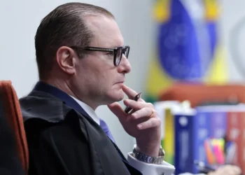 Ministro do STF rejeita pedido para obrigar Câmara a criar CPI sobre caso Banco Master