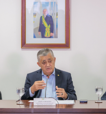 Ministro de Lula defende possível aumento da dívida para proteger população de crise global