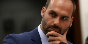 Moraes vota para condenar Eduardo Bolsonaro a prisão por difamação contra Tabata Amaral