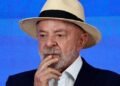 Lula é confrontado sobre fake news envolvendo Flávio Bolsonaro e Nossa Senhora Aparecida