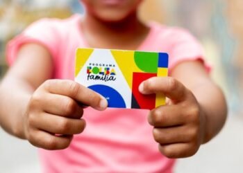 Governo inclui reajuste do Bolsa Família no Orçamento e eleva projeção de déficit em 2026
